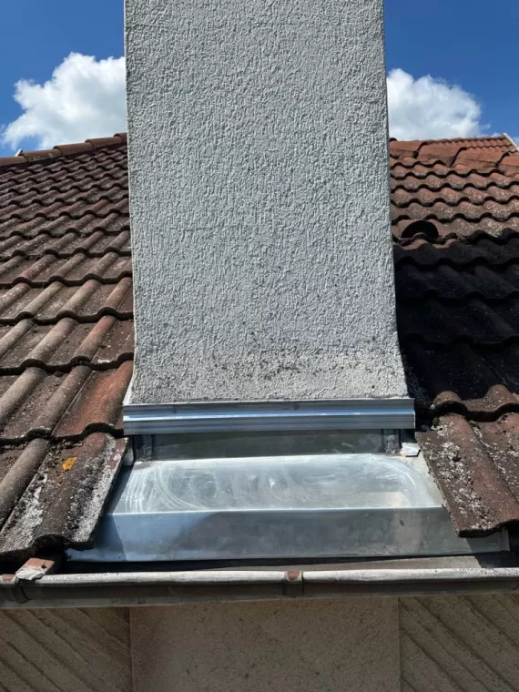 Abergement de cheminée en zinc sur mesure à Montluçon.