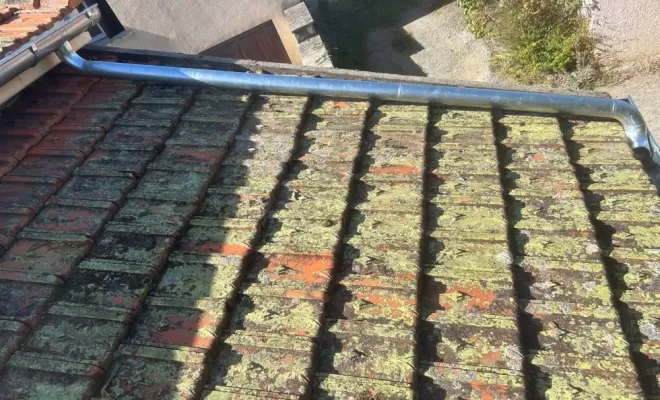 Nouvelles gouttières en zinc sur mesure à Savigneux.