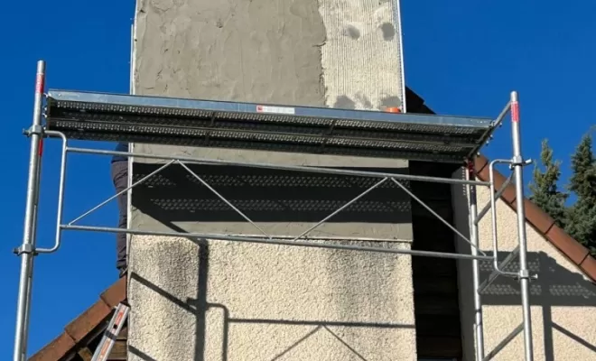 Cheminée en cours de consolidation à Broût-Vernet.