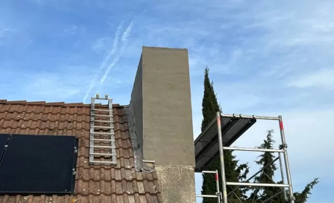 Cheminée en cours de consolidation à Broût-Vernet.