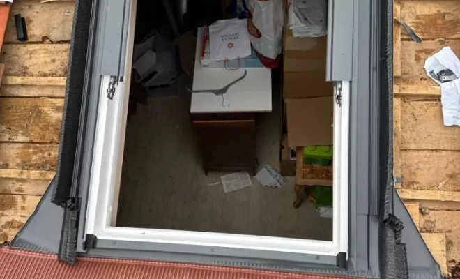POSE D’UN VELUX À VOLET ROULANT À GERZAT, Clermont-Ferrand, ARH - Couverture Zinguerie