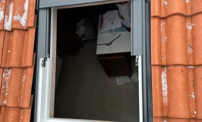POSE D’UN VELUX À VOLET ROULANT À GERZAT, Clermont-Ferrand, ARH - Couverture Zinguerie