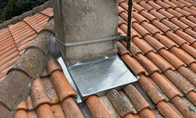 Abergement de cheminée en zinc sur mesure à Prémilhat.