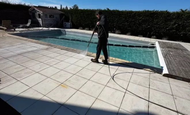 Nettoyage des alentours du chantier.