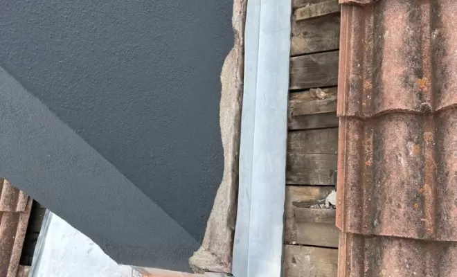 Abergement de cheminée en zinc sur mesure à Clermont-Ferrand.