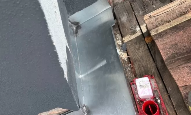 Abergement de cheminée en zinc sur mesure à Clermont-Ferrand.