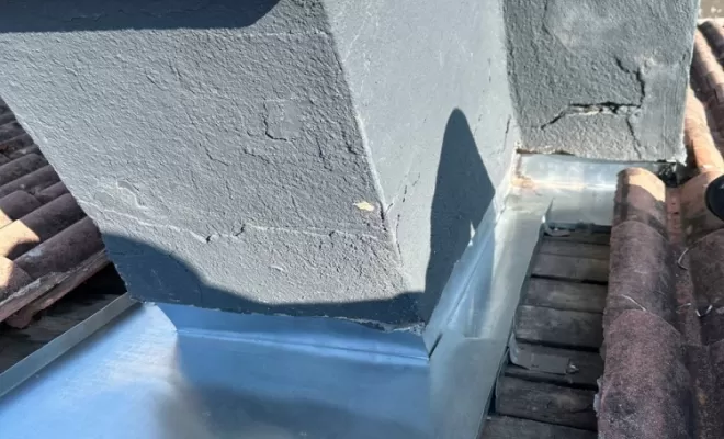 Abergement de cheminée en zinc sur mesure à Clermont-Ferrand.