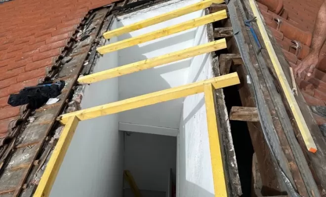 Création et pose d'une fenêtre d'extraction de fumée pour ERP.