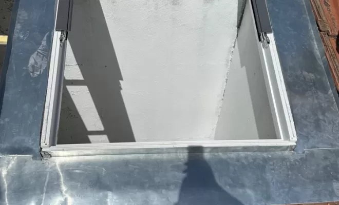 Création et pose d'une fenêtre d'extraction de fumée pour ERP.