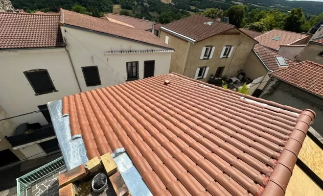 Changement complet de couverture à La Roche Blanche.