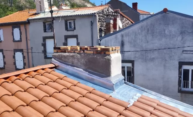 Changement complet de couverture à La Roche Blanche.